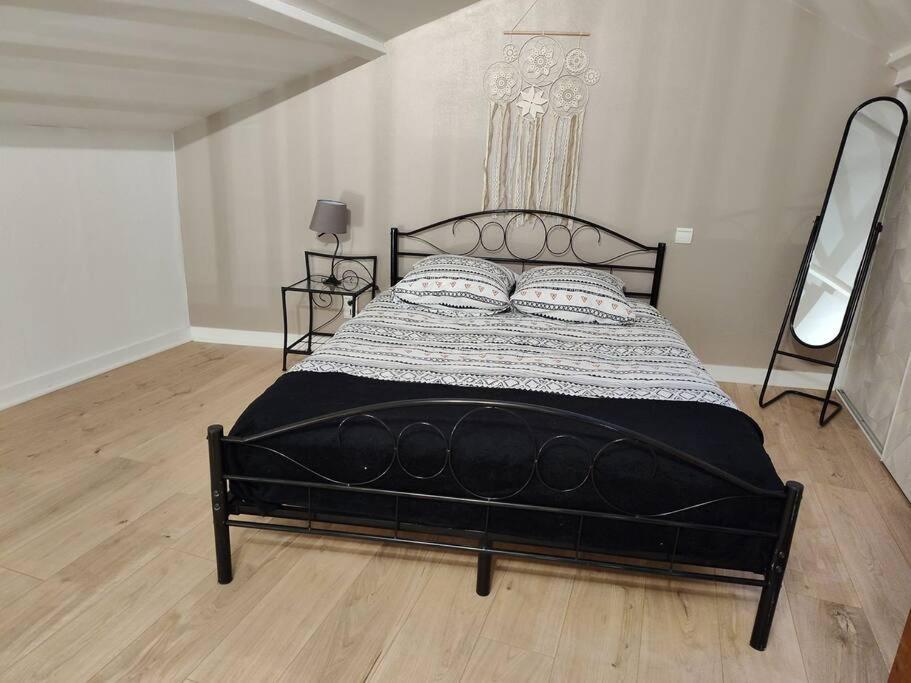 Petit Lumineux Et Chaleureux Appartement